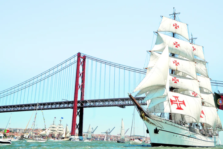 Brinde aos EUA com vinho Madeira: 250 anos da independência norte-americana celebrados a bordo de veleiro português